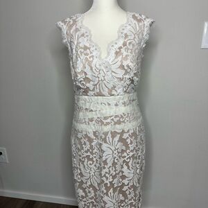 Tadashi Shoji Cream Sheath Wedding Dress Sweetheart Neckline